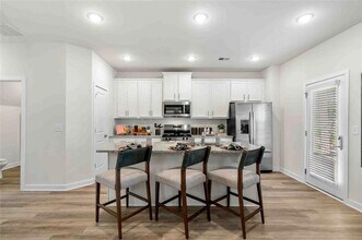 1450 Peachtree Industrial Blvd in Sugar Hill, GA - Foto de edificio - Building Photo