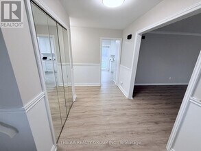 65 Hillside Dr in Brampton, ON - Building Photo - Building Photo