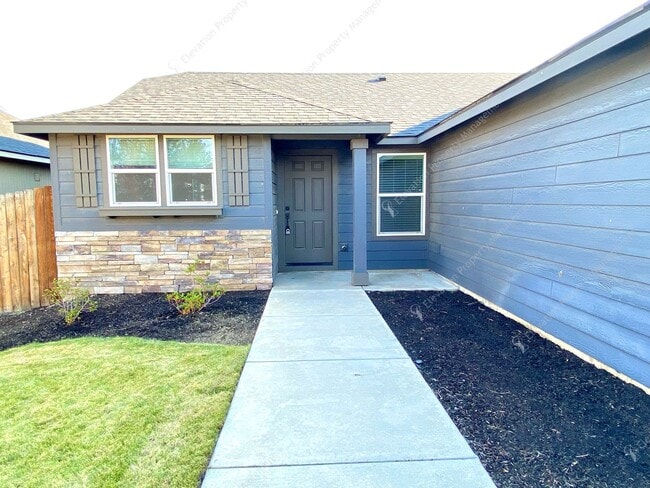 3628 SW Obsidian Pl in Redmond, OR - Building Photo - Building Photo