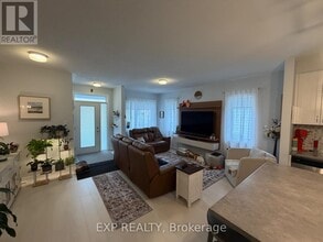 214 Pilot Private in Ottawa, ON - Building Photo - Building Photo