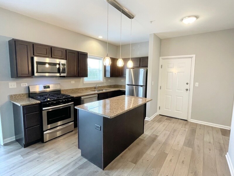 811 E Main St in East Dundee, IL - Foto de edificio