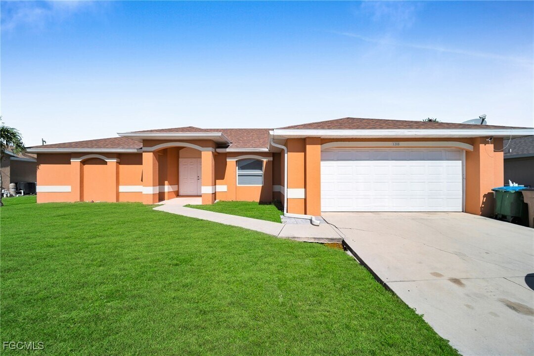 1205 SW 14th Terrace in Cape Coral, FL - Building Photo
