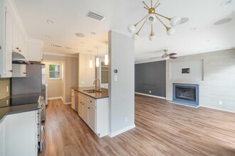 3845 Ranch Rd 2222 in Austin, TX - Foto de edificio - Building Photo