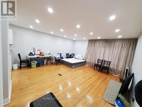 11 Northfield Rd in Toronto, ON - Building Photo - Building Photo