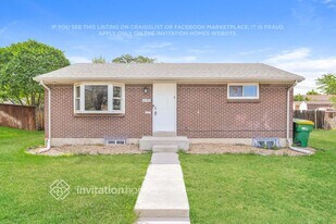 8521 Richard Rd in Thornton, CO - Building Photo