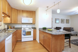 Waterford Apartments in Virginia Beach, VA - Building Photo - Interior Photo