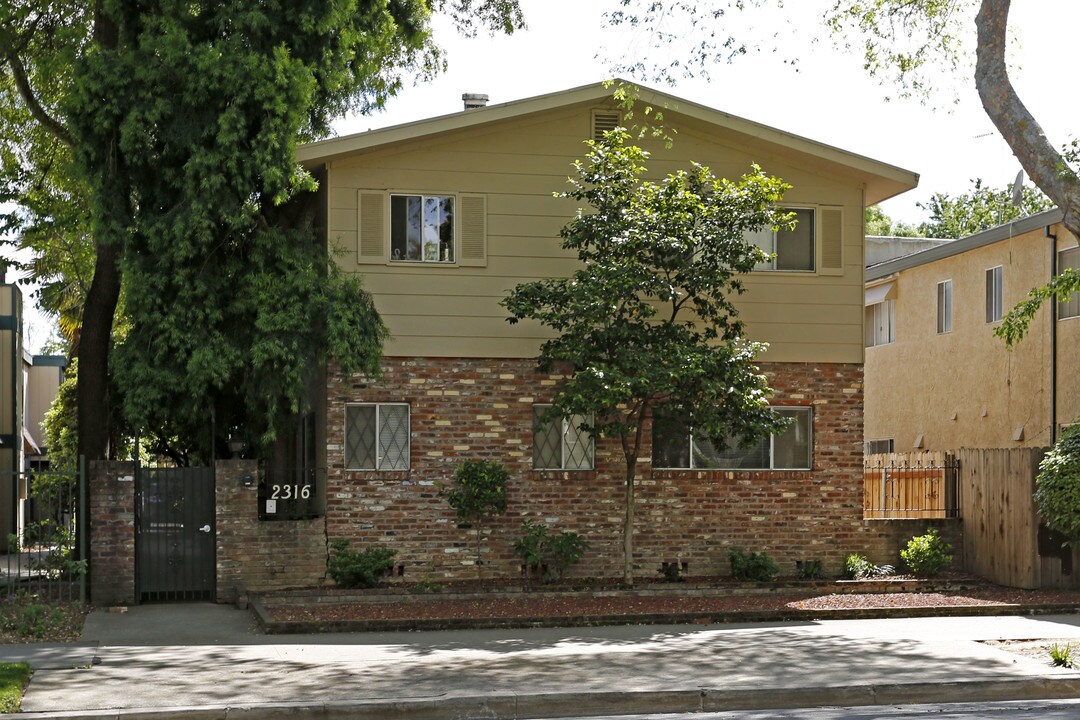 2316 Capitol Ave in Sacramento, CA - Building Photo