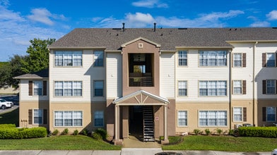 Retreat at Valencia Apartment Homes in Orlando, FL - Foto de edificio - Building Photo