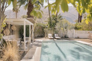 276 E Granvia Valmonte in Palm Springs, CA - Building Photo
