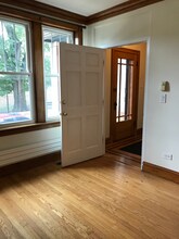 2137 N Oakley Ave in Chicago, IL - Building Photo - Building Photo