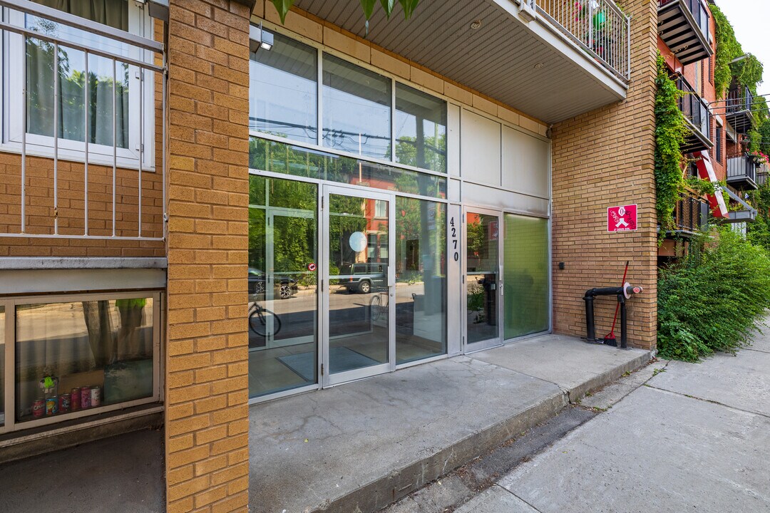 4270 De Bullion Rue in Montréal, QC - Building Photo