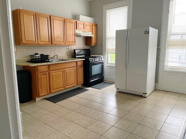 44 Zabriskie St in Jersey City, NJ - Building Photo - Building Photo