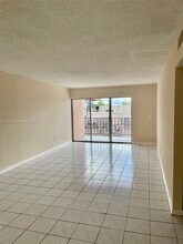 1900 W 68th St in Hialeah, FL - Foto de edificio - Building Photo