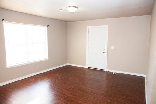 1427 W Rolling Oaks Dr in Rogers, AR - Building Photo - Building Photo