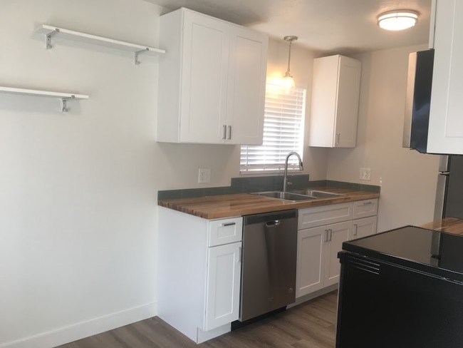 549 Stringham Ave in Salt Lake City, UT - Building Photo - Building Photo