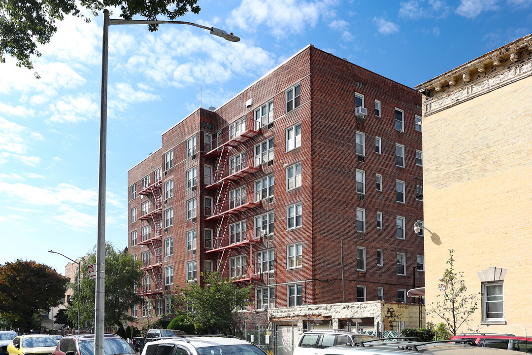 Park Lane West in Brooklyn, NY - Building Photo