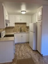 21325 Lake Shore Dr, Unit 31 in California City, CA - Building Photo - Building Photo