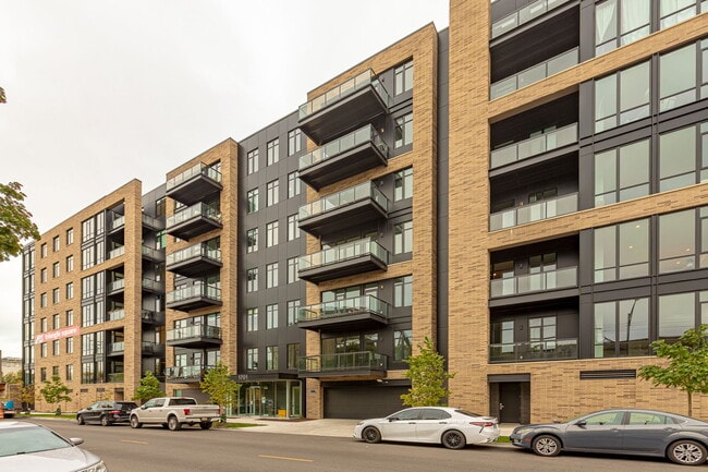 property at 1701 W Webster Ave