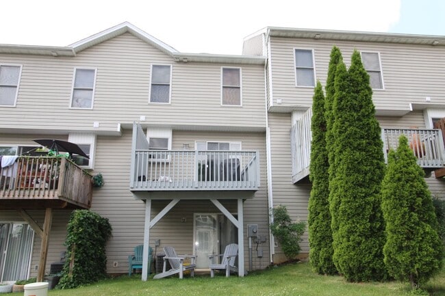 865 Camelot Ln in Harrisonburg, VA - Building Photo - Building Photo