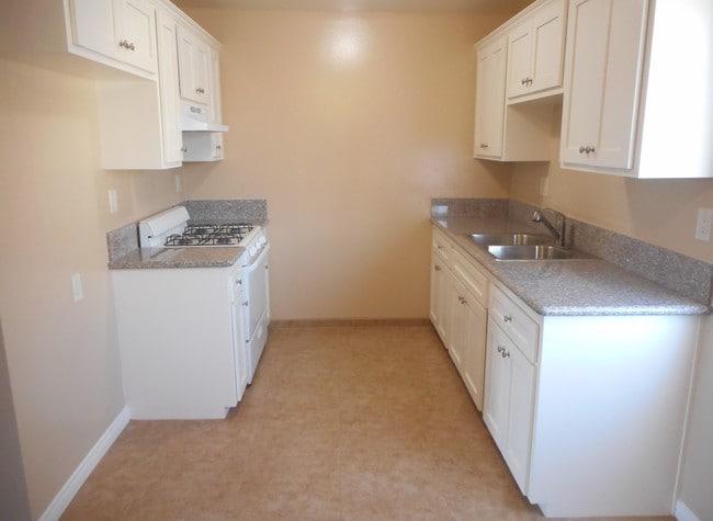 Whittier Santa Fe Apartments in Whittier, CA - Building Photo - Building Photo