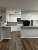 9255 W Sam Houston Pkwy S in Houston, TX - Building Photo