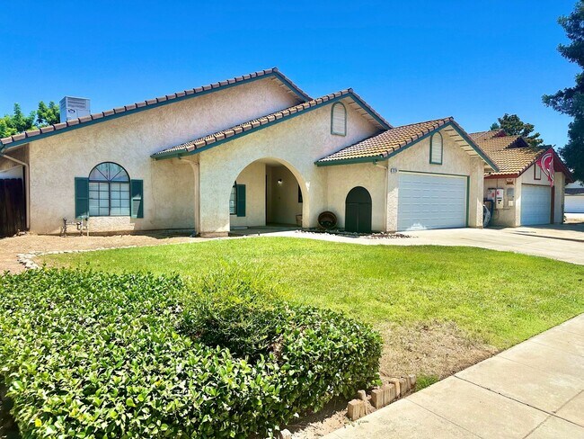 3226 N Sonora Ave in Fresno, CA - Building Photo - Building Photo