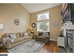 17647 Hackberry Ct in Eden Prairie, MN - Building Photo - Building Photo