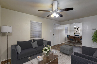 Charleston Apartments in Oklahoma City, OK - Building Photo - Interior Photo