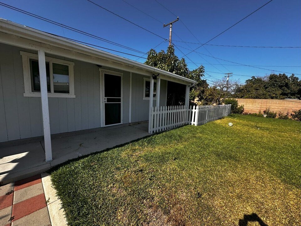 2217 W Elder Ave in Santa Ana, CA - Building Photo