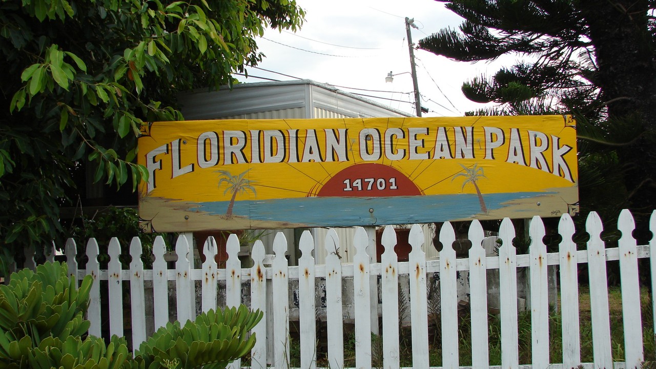 Florida Ocean Park in Juno Beach, FL - Building Photo