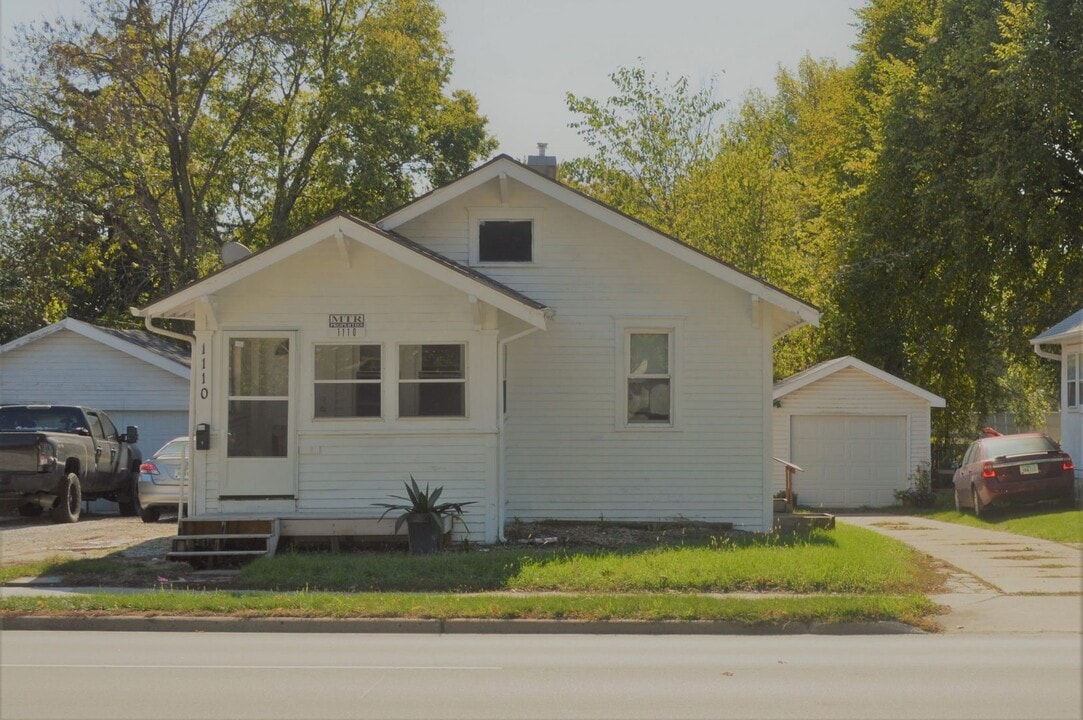 1110 Lincoln Way in Ames, IA - Building Photo