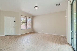 8815 Salvestrin Point Ave in Las Vegas, NV - Foto de edificio - Building Photo