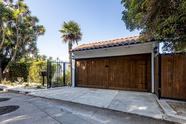 2117 Redrock Ct in Los Angeles, CA - Building Photo - Building Photo