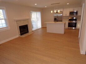 736 Eletson Dr in Crystal Lake, IL - Building Photo