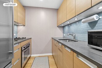 310 W 52nd St in New York, NY - Building Photo - Building Photo