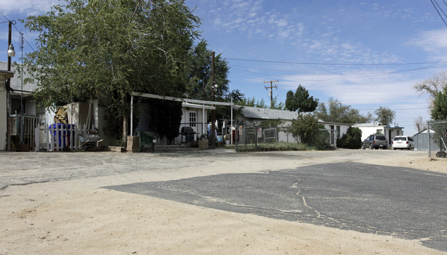 13950 Hesperia Rd in Victorville, CA - Building Photo - Building Photo