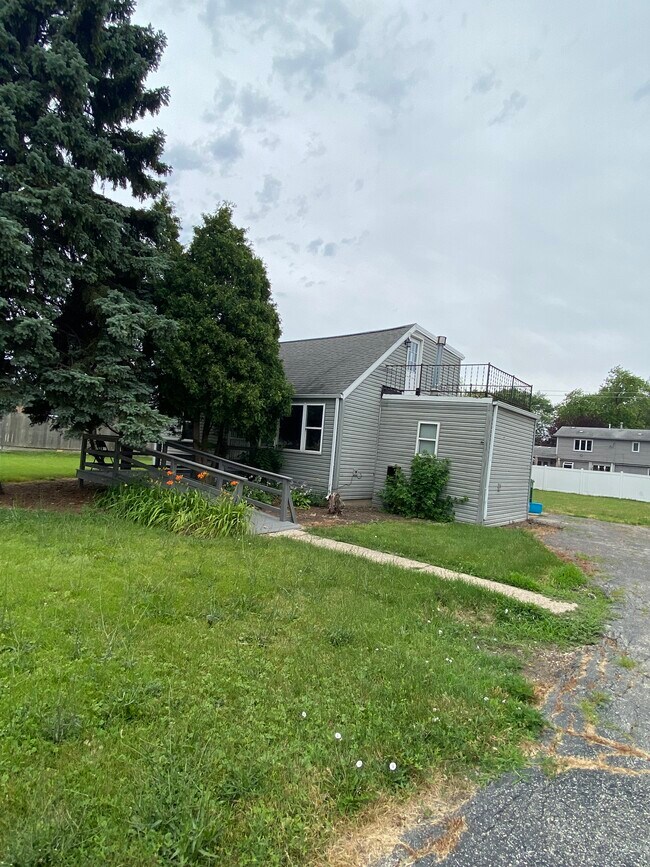 8638 Central Ave Rentals in Burbank, IL