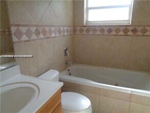 11511 NW 33rd St in Sunrise, FL - Building Photo - Building Photo