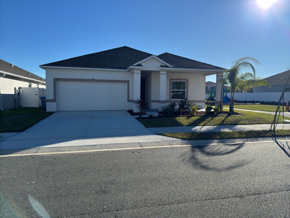 566 Pawnee Ct in Haines City, FL - Building Photo