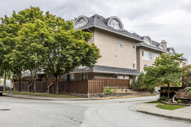 1570 Prairie Av in Port Coquitlam, BC - Building Photo - Building Photo