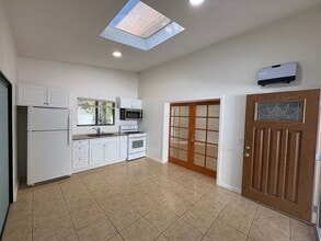 1687 Burgundy Rd in Encinitas, CA - Building Photo - Building Photo