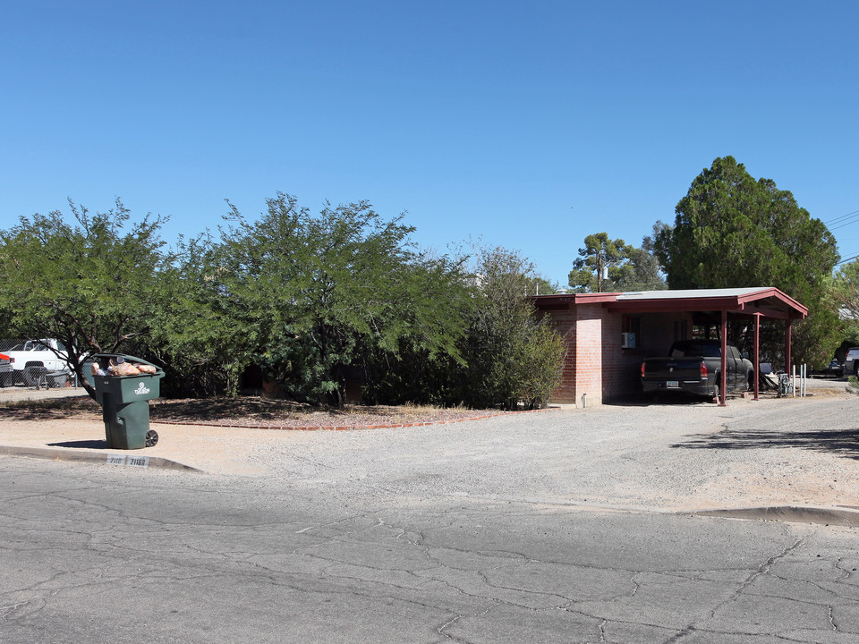 2118-2120 N Madelyn Ave in Tucson, AZ - Building Photo