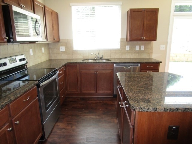 804 Commerce Trl in Canton, GA - Foto de edificio - Building Photo