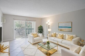 8577 Rugby Dr, Unit 108 in West Hollywood, CA - Building Photo - Building Photo