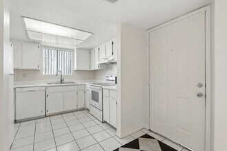 1201 S McClintock Dr in Tempe, AZ - Foto de edificio - Building Photo