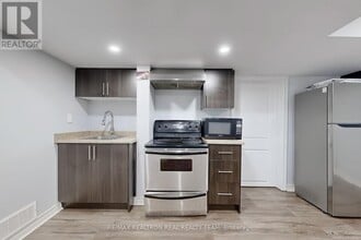 8892 Sheppard Ave E in Toronto, ON - Building Photo - Building Photo