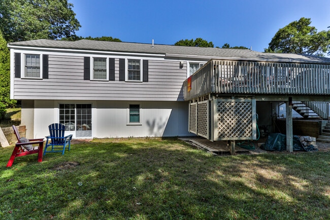 25 Embassy St in Yarmouth Port, MA - Building Photo - Building Photo