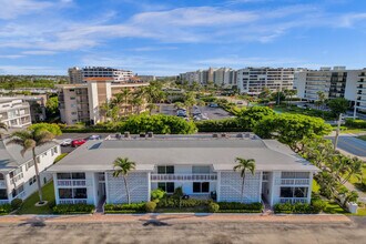 4201 S Ocean Blvd in South Palm Beach, FL - Building Photo - Building Photo
