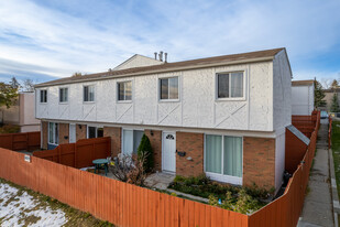 6829 Centre St NW in Calgary, AB - Building Photo