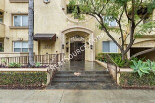 12044 Hoffman St in Los Angeles, CA - Building Photo